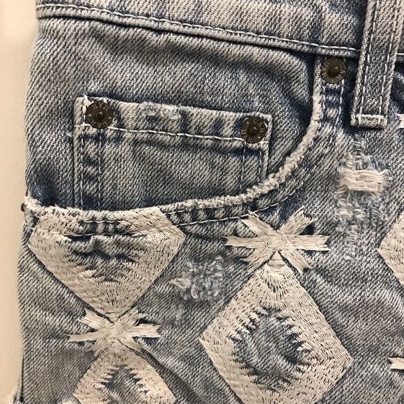 CARMAR Embroidered Shorts 26 denim jeans frayed destroyed light wash blue - Picture 3 of 12